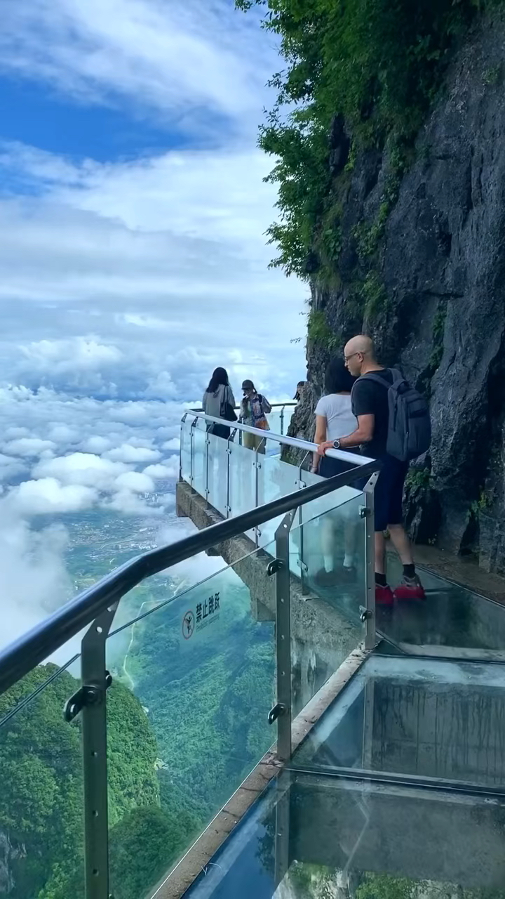 天门山玻璃栈道