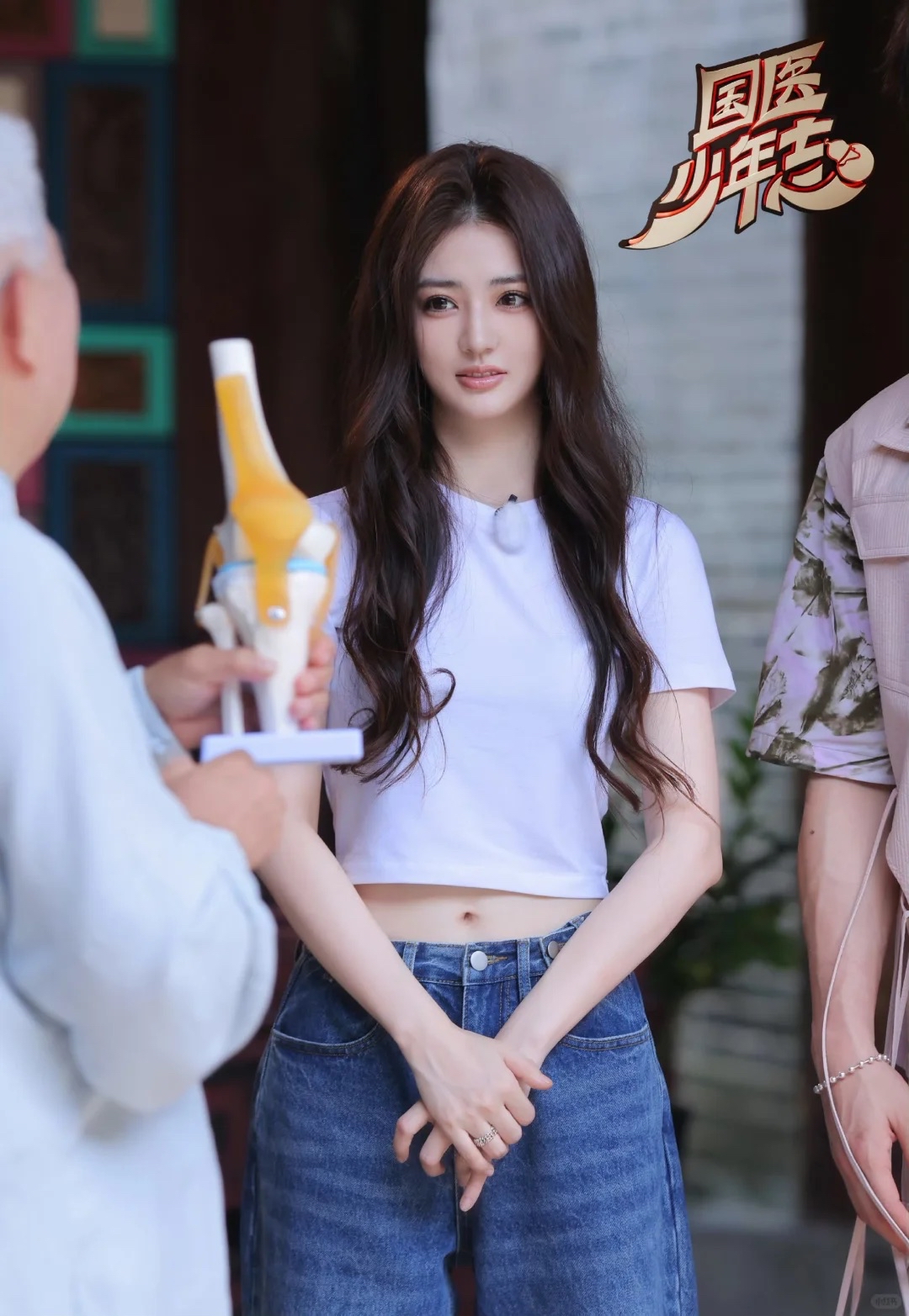 热点新知# 徐璐综艺穿搭简单好看!