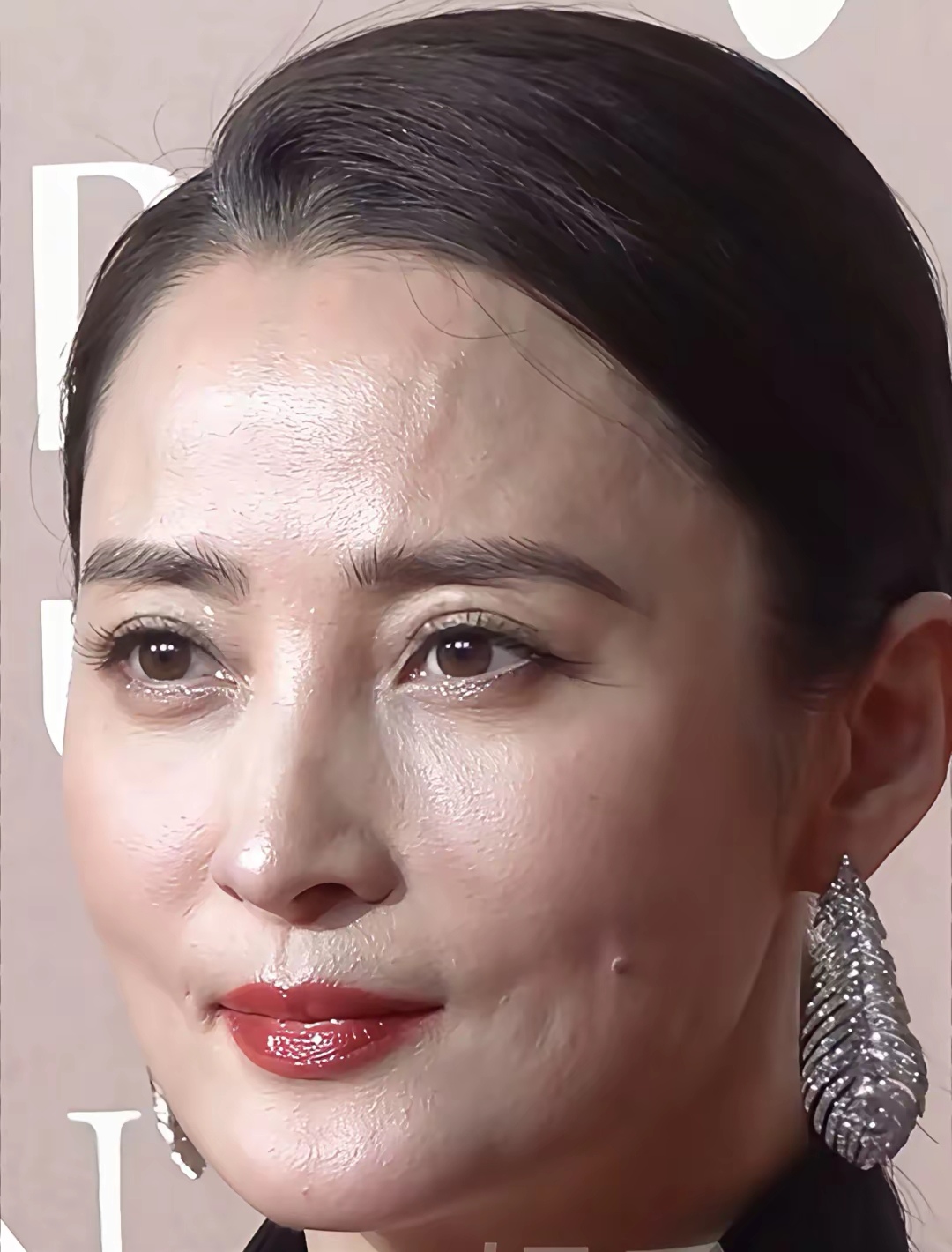 50岁蒋勤勤面部50岁女明星素颜照50岁明星素颜照图片美妇素颜怼脸照