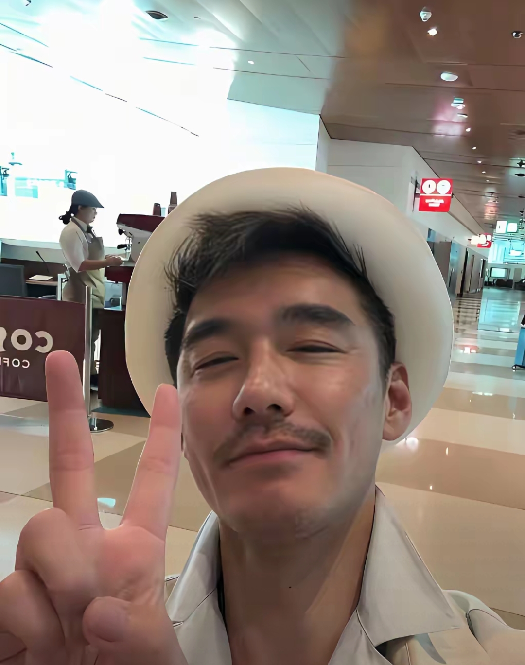 胡兵素颜出行,网友们炸锅了