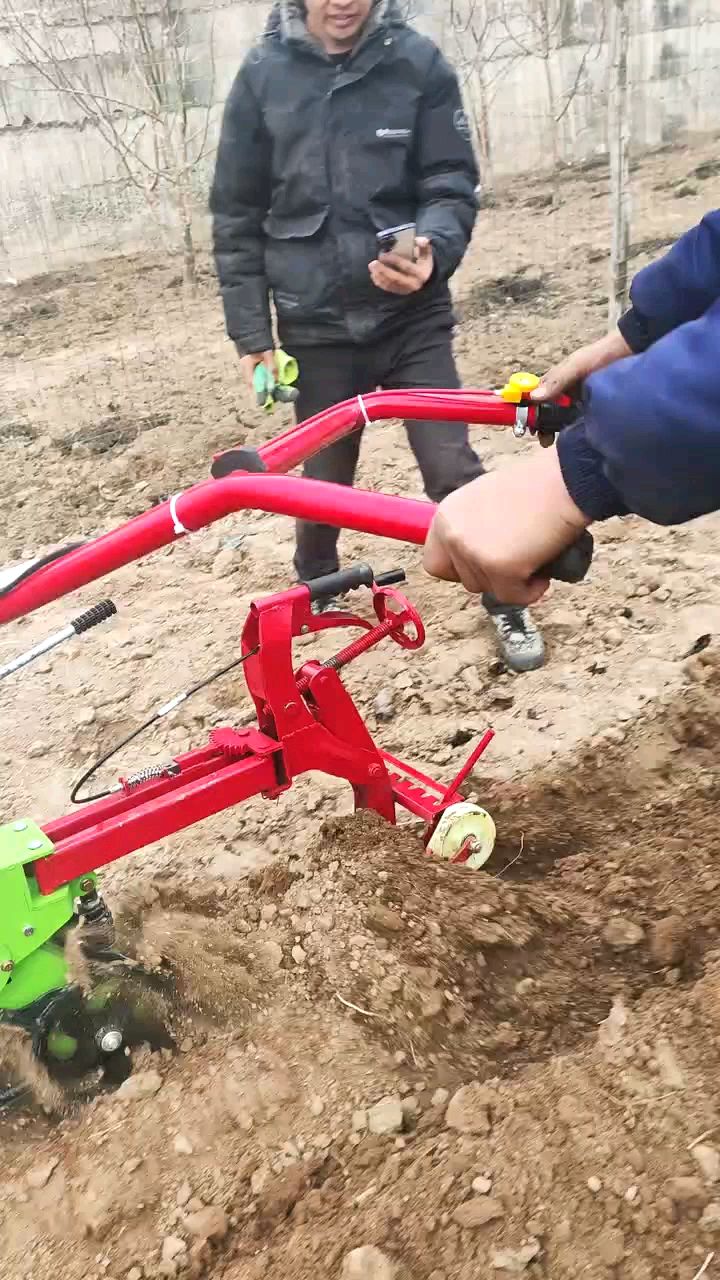 新款多脚驴犁地机多功能微耕机家用小型开沟机