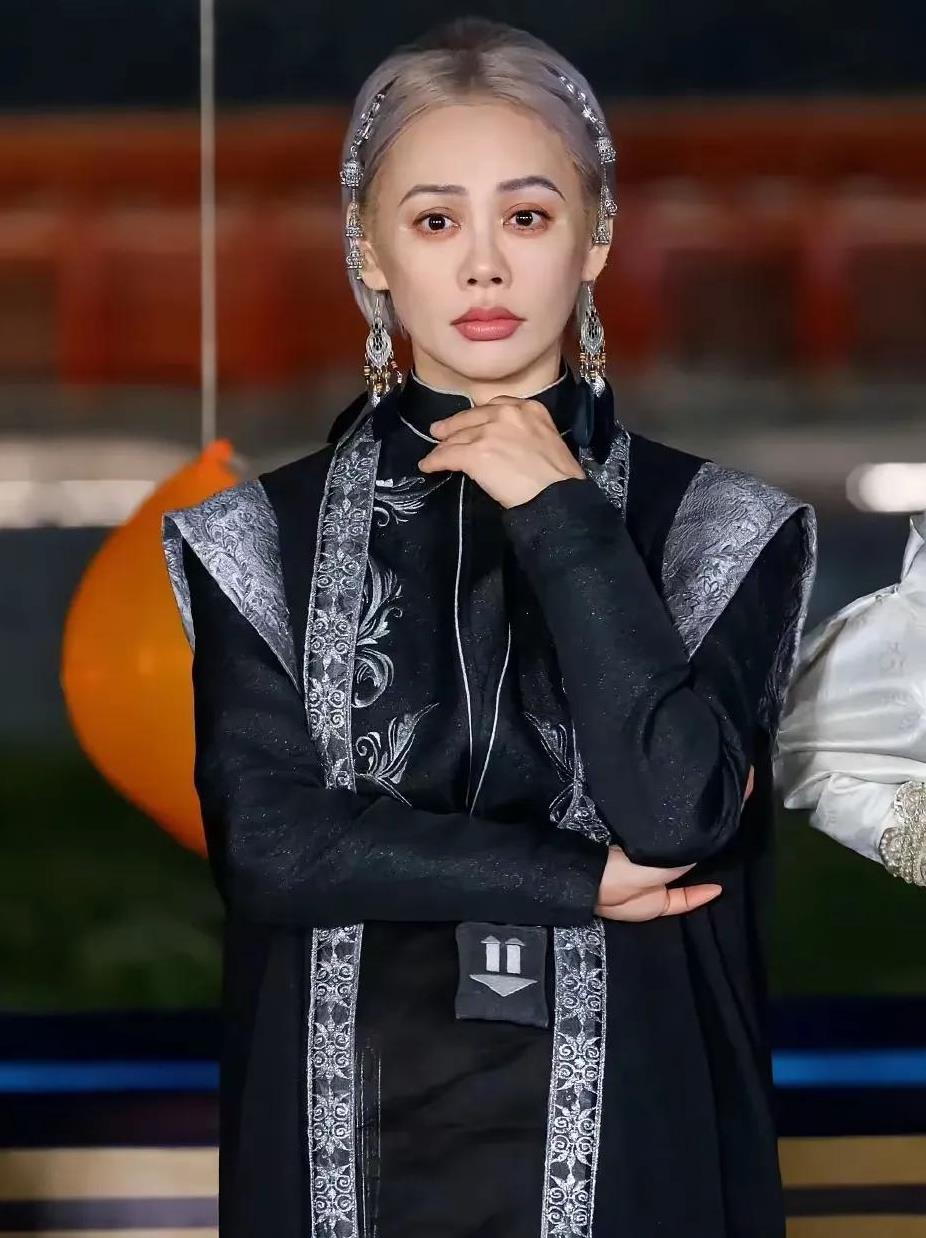 53岁的宁静长的真年轻