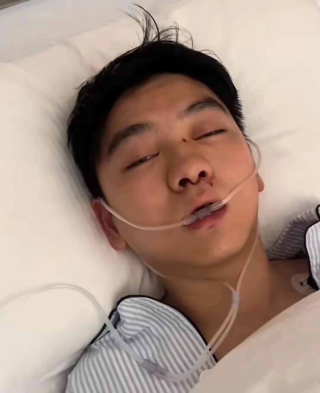 散步的刘先生突遭两只未拴绳大型犬扑咬,翻滚逃脱