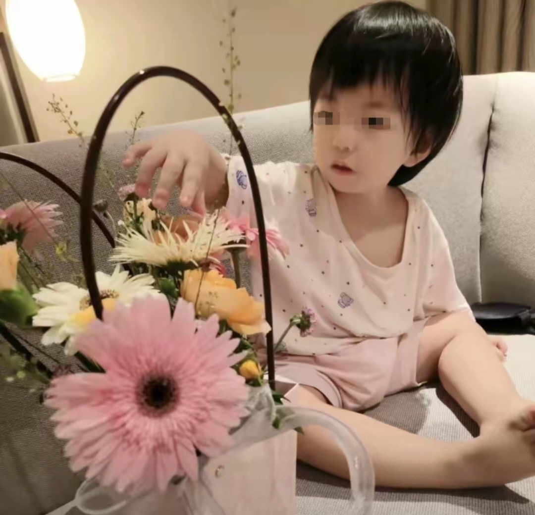 广东有个2岁的女童,在做牙冠的时候突然出了意外