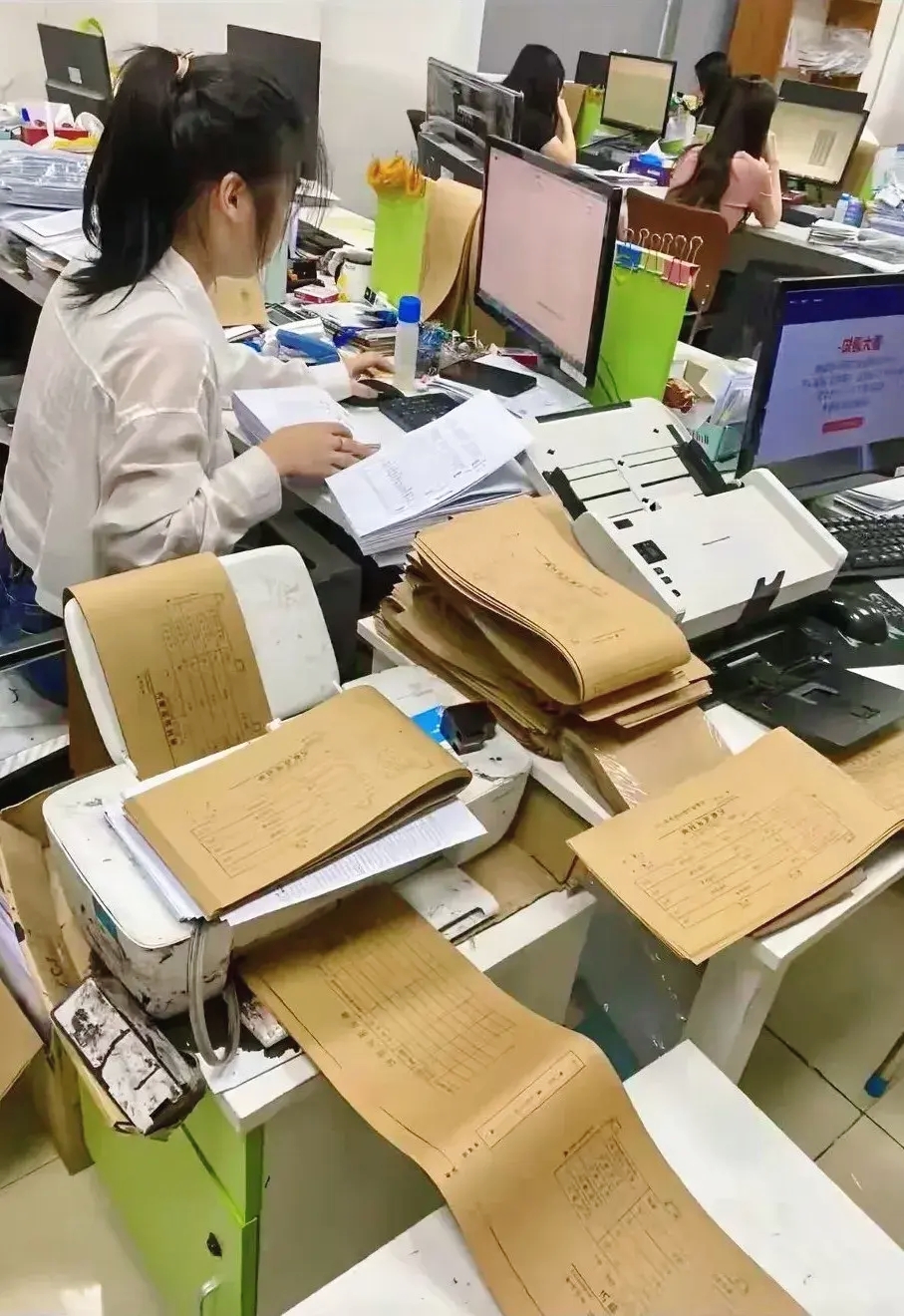 因为,他们还没有学会爱自己,尊重自己,放过自己