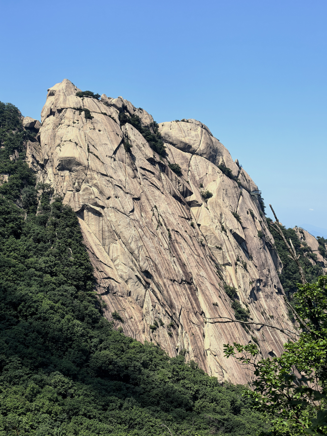 游览丹东凤凰山风景区 永畅摄影 2025.8.11