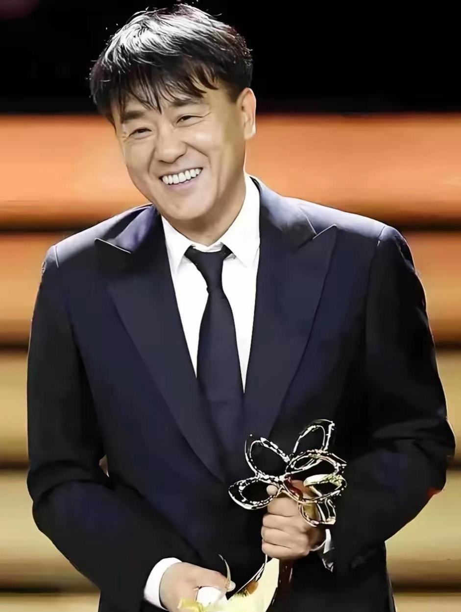 演员何冰说,有次学校要献血,全班谁也不愿意去