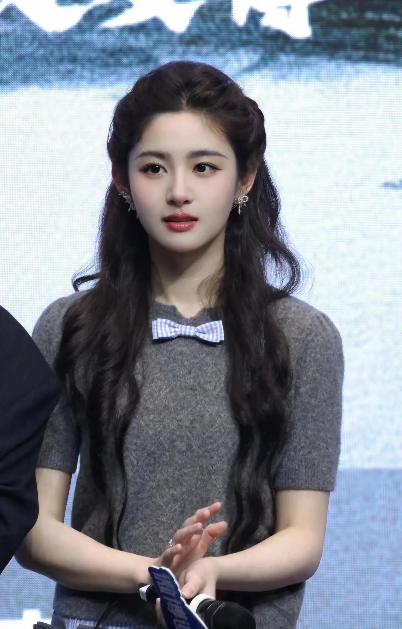 也不知道她是清澈眼睛美女