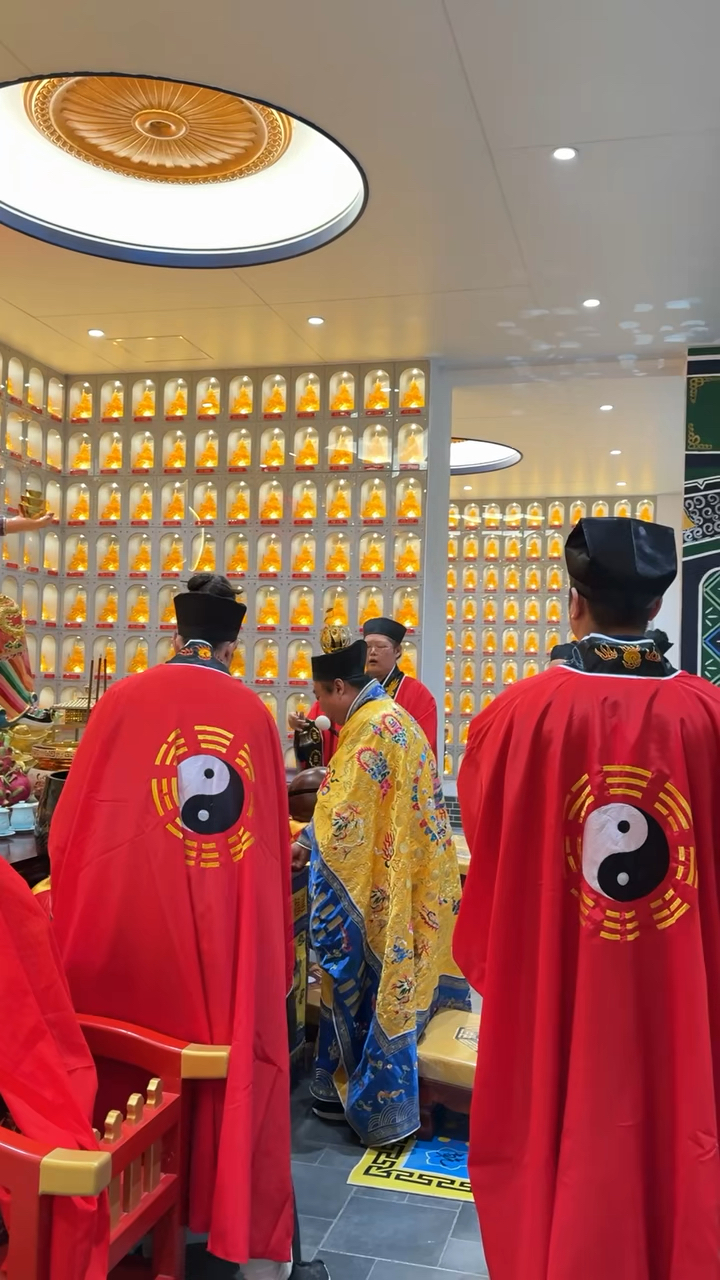 真实的道教财神殿开坛