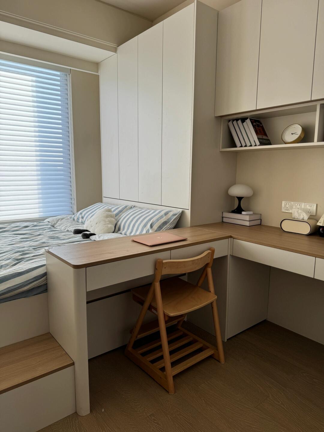 现在是我家的书房转角书桌多功能房间装修效果图卧室书桌图片卧室书桌