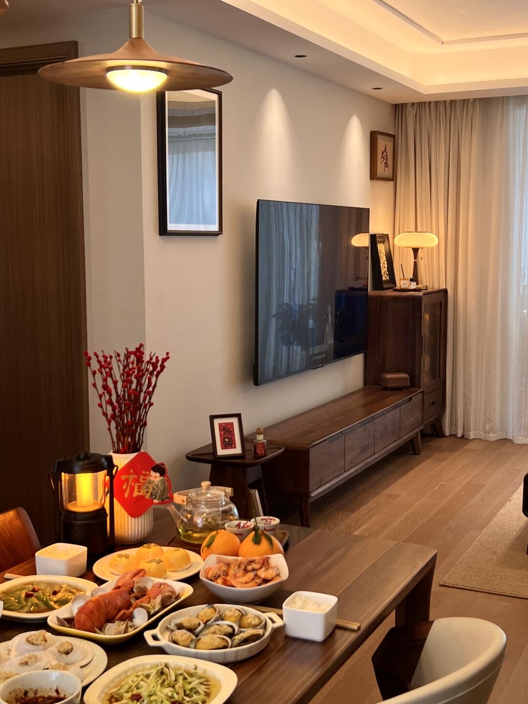 给我准备一桌饱含爱意的饭菜 仿 家里照片真实家里图片家里照片客厅里