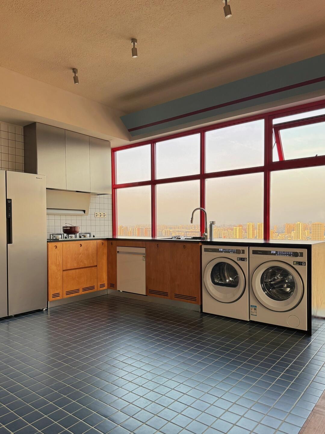 l型阳光厨房里的"不锈钢美学" 记得装修出方案之前,和女友有过不少