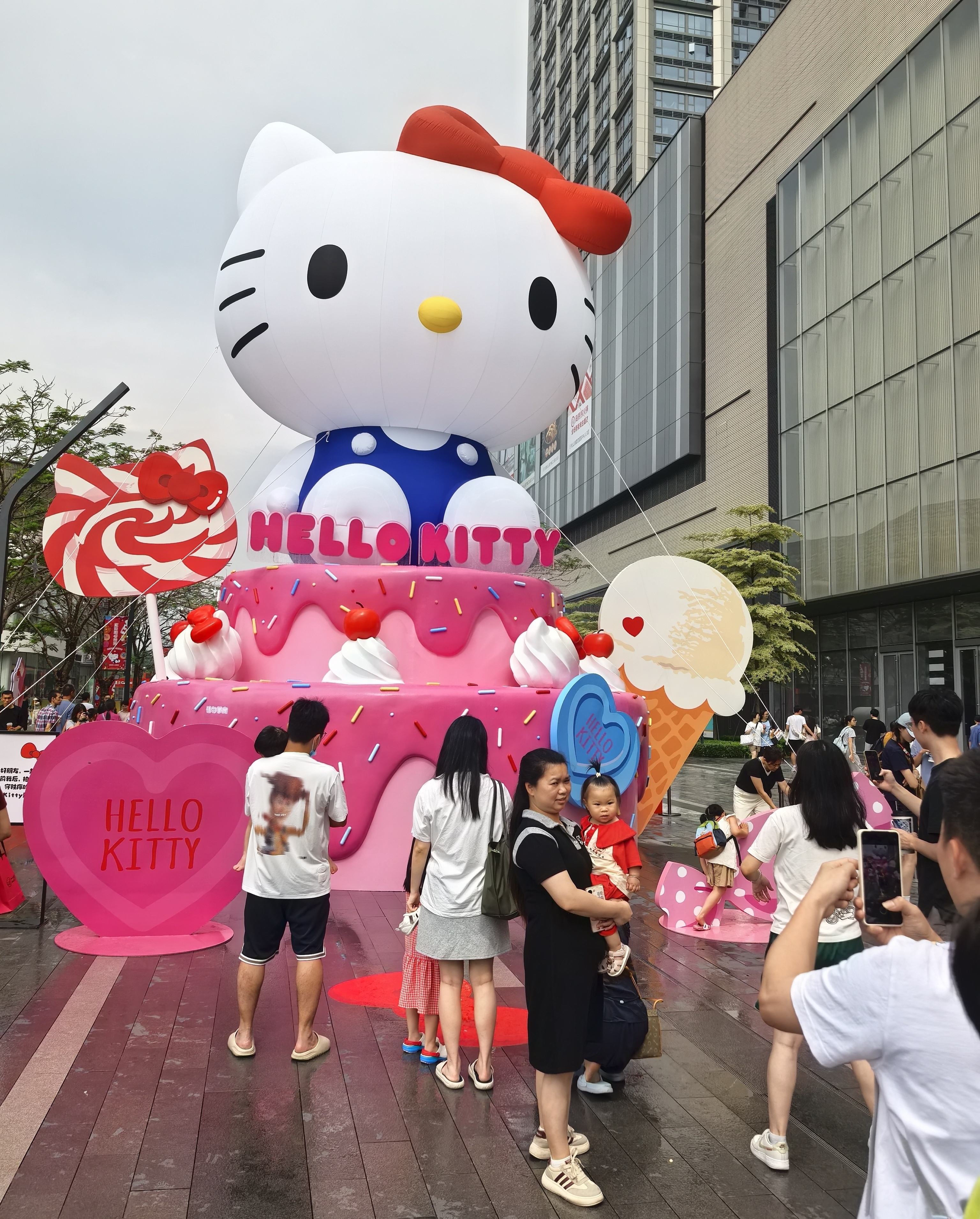 一劳动节hello kitty夏日甜心世界展览正式亮相中国潮玩之都