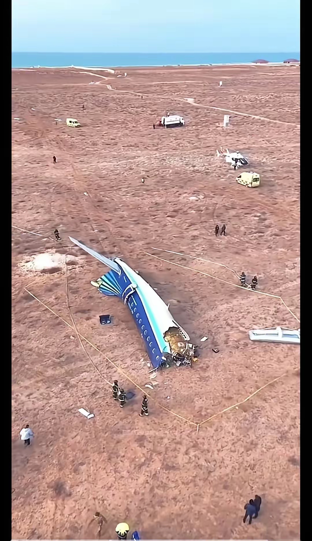 太幸运了,竟然有29人生还,机尾居然还保持这么完整!