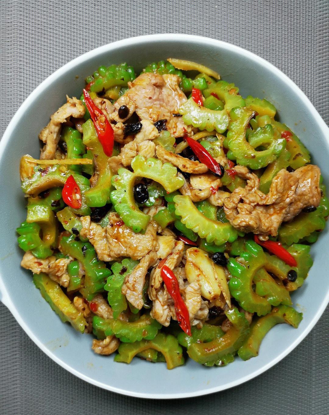 家常的菜下饭的味今晚苦瓜炒肉