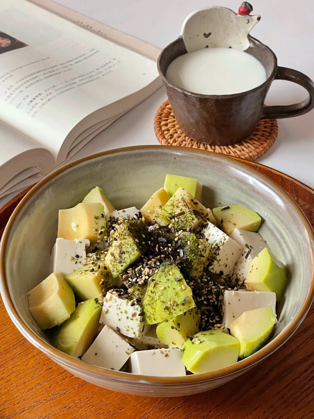 清爽低卡牛油果豆腐沙拉 分享清爽开胃的经典日料小吃