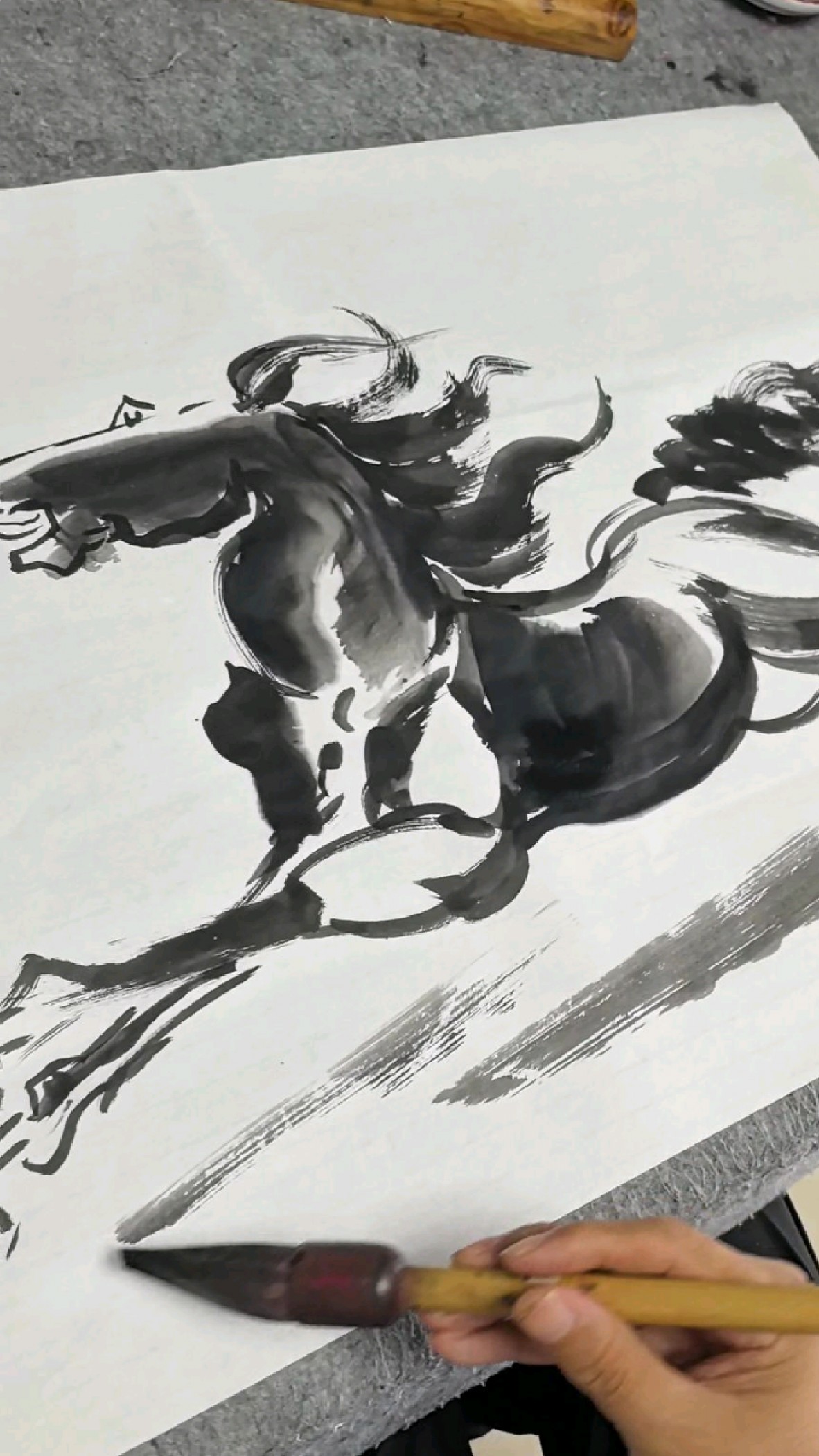 画马,不只是画形,更是画它踏风而行的劲,画它昂首嘶鸣的烈