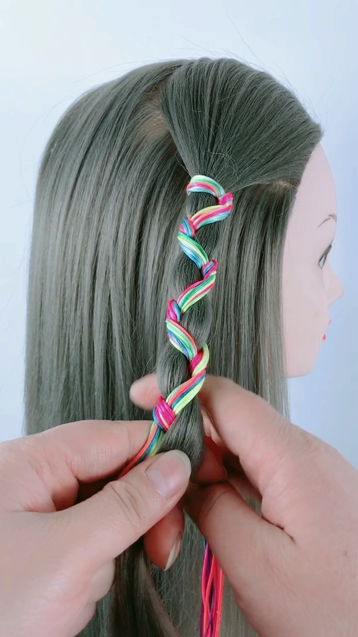 绝美彩绳编发正确扎法