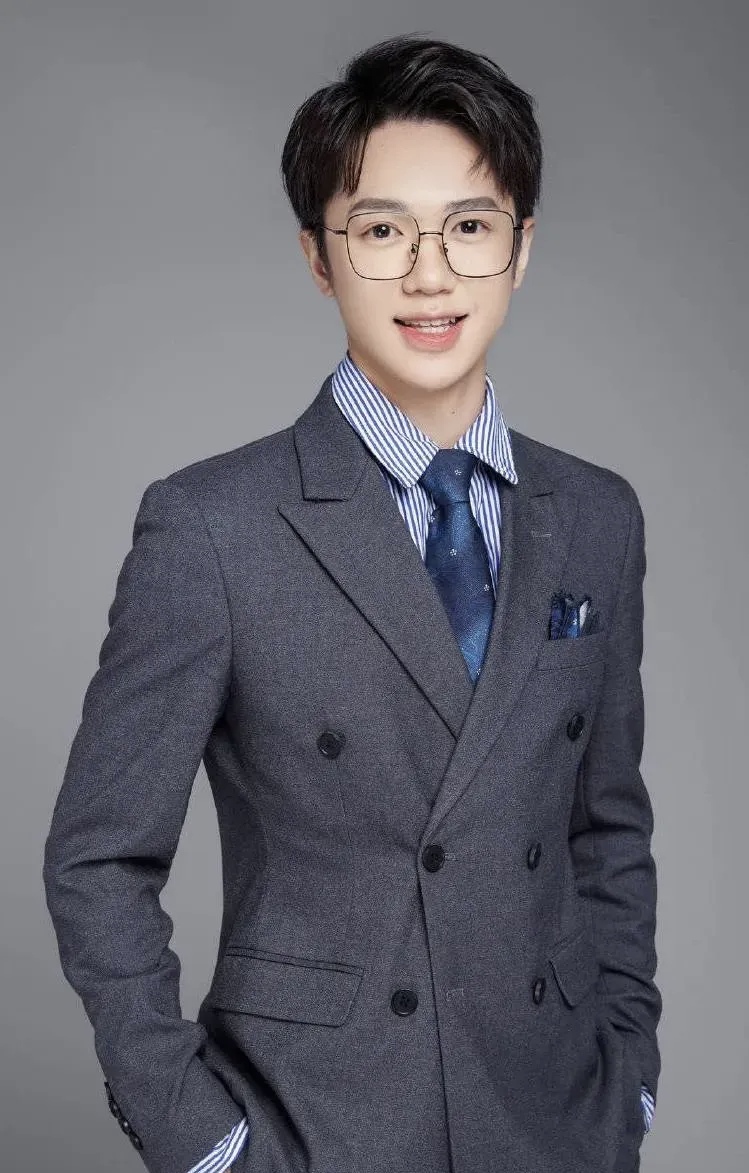 "  梁坚洛毕业于全澳顶