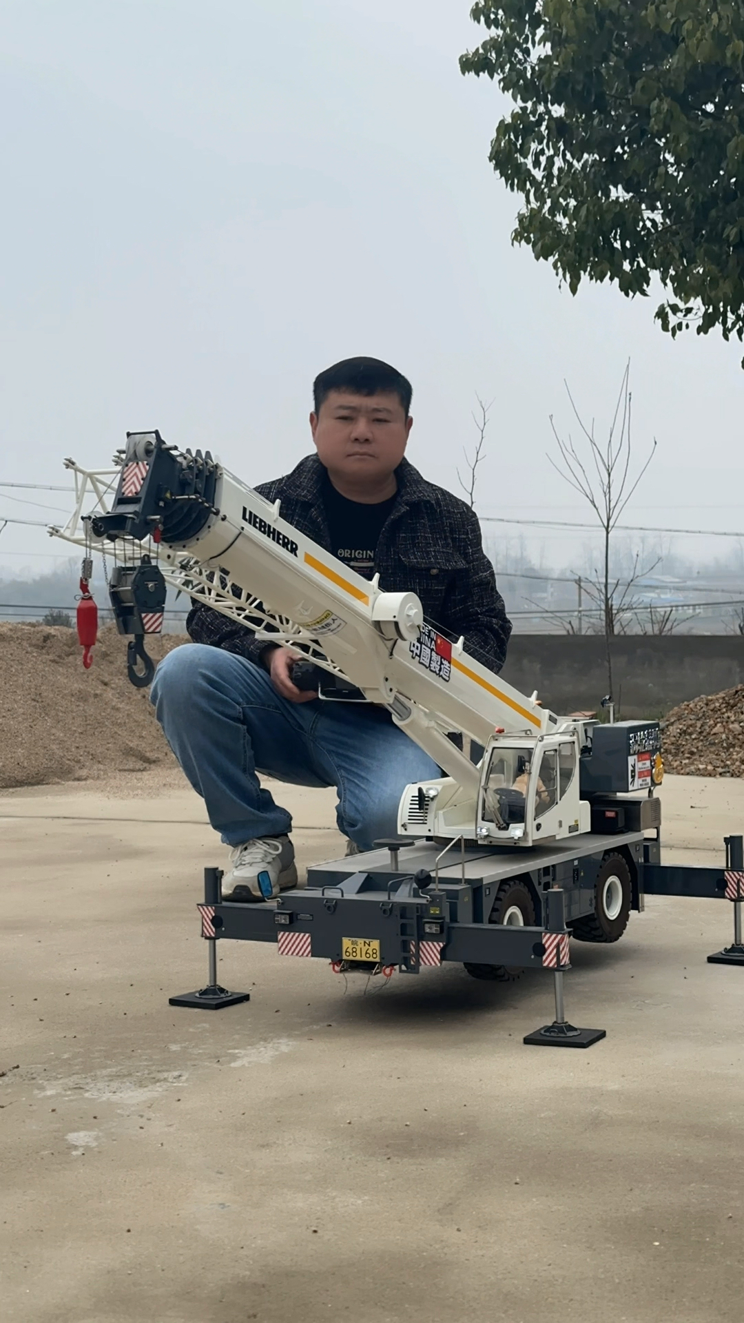 目前最大的遥控玩具吊车模型