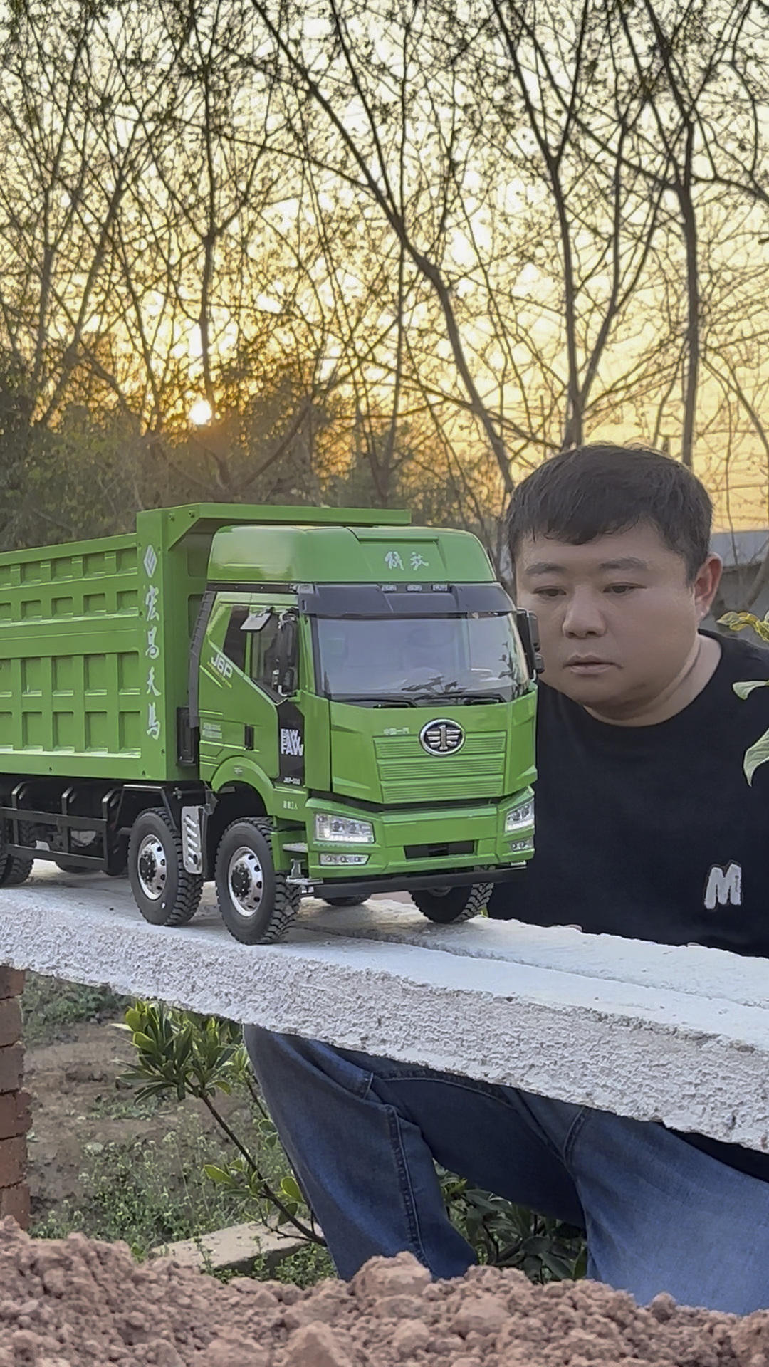 超大号遥控翻斗车模型