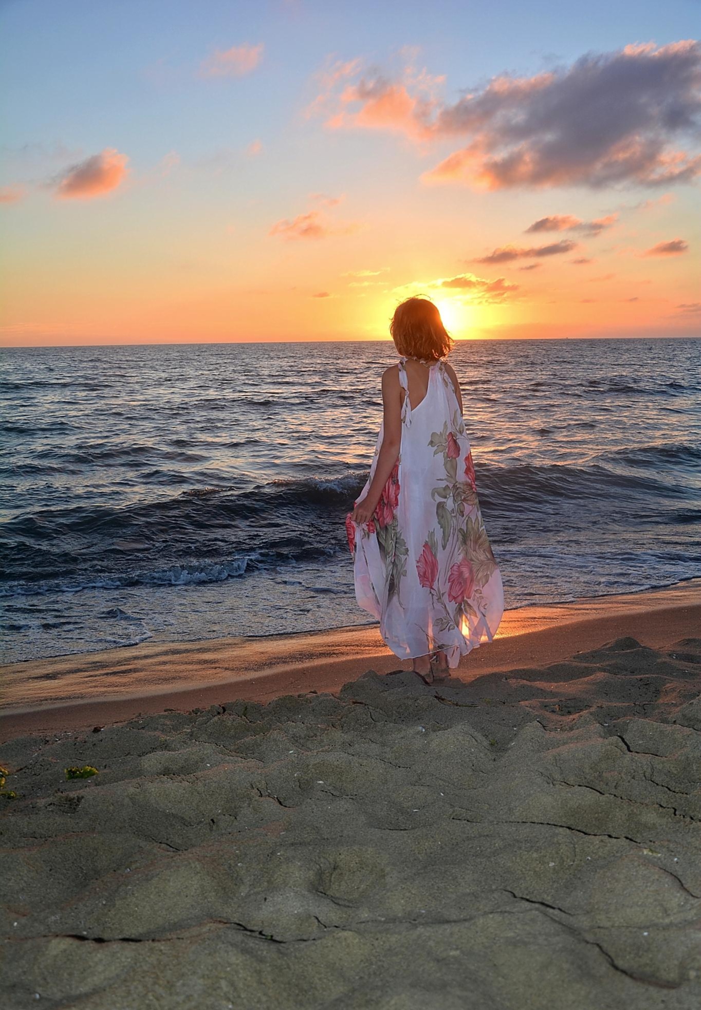 我老婆办公室有两个同事,一男一女,他们共事都五六