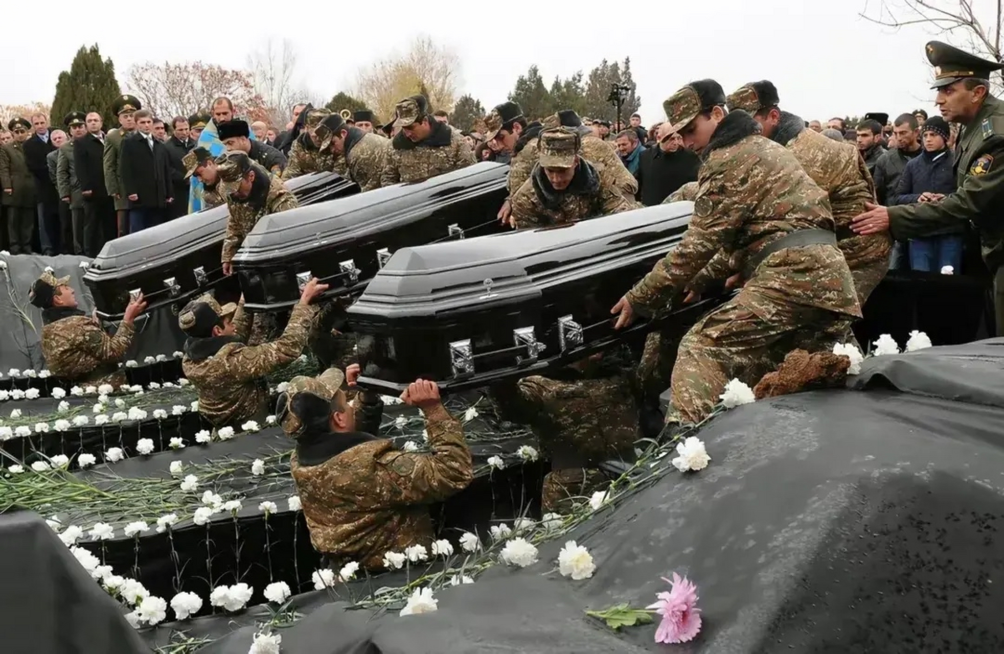 战争打到今天,双方都死伤累累;但是乌克兰很明显后继乏力,而俄罗斯却