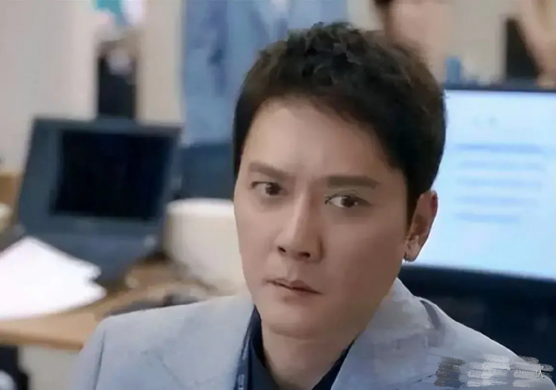 冯绍峰离婚后低调行程惹众瞩目!