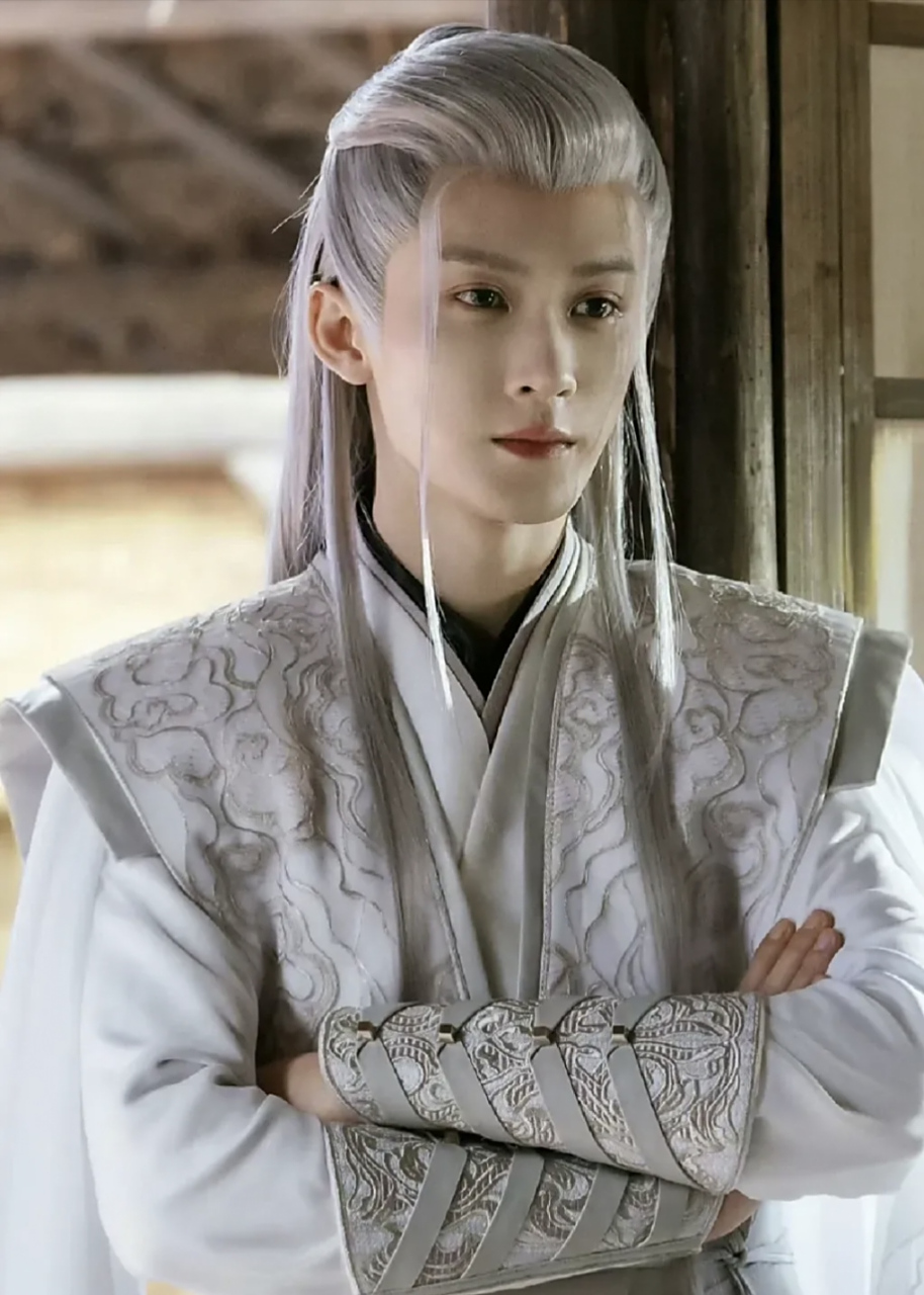 男明星白发造型一览. 长相思我充分get到了谭健次的帅气.