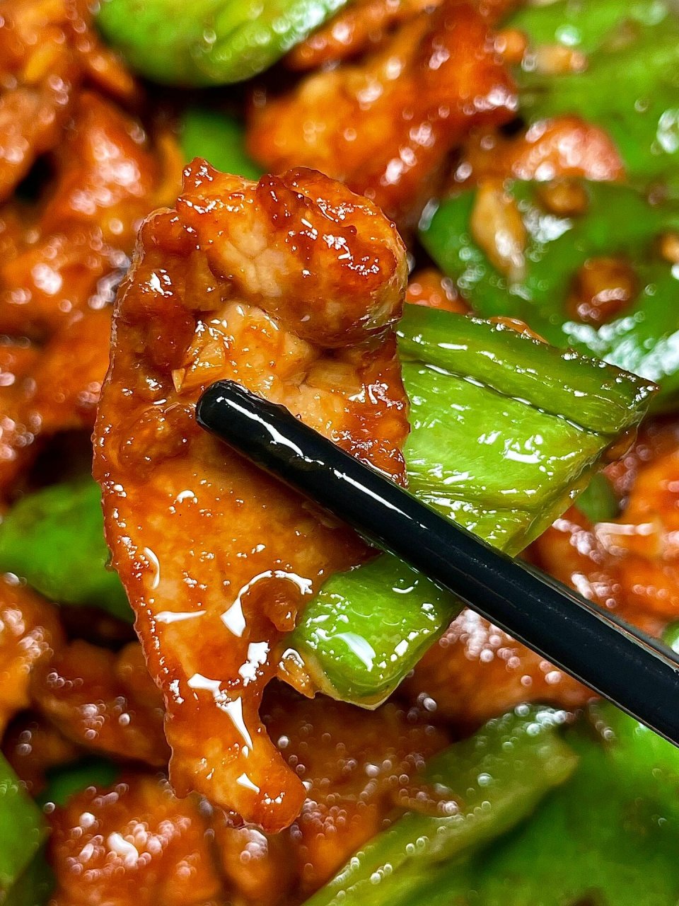 青椒炒肉片真的好好吃呀,巨下饭! 肉质滑嫩,香辣可口,配米饭嘎嘎香!