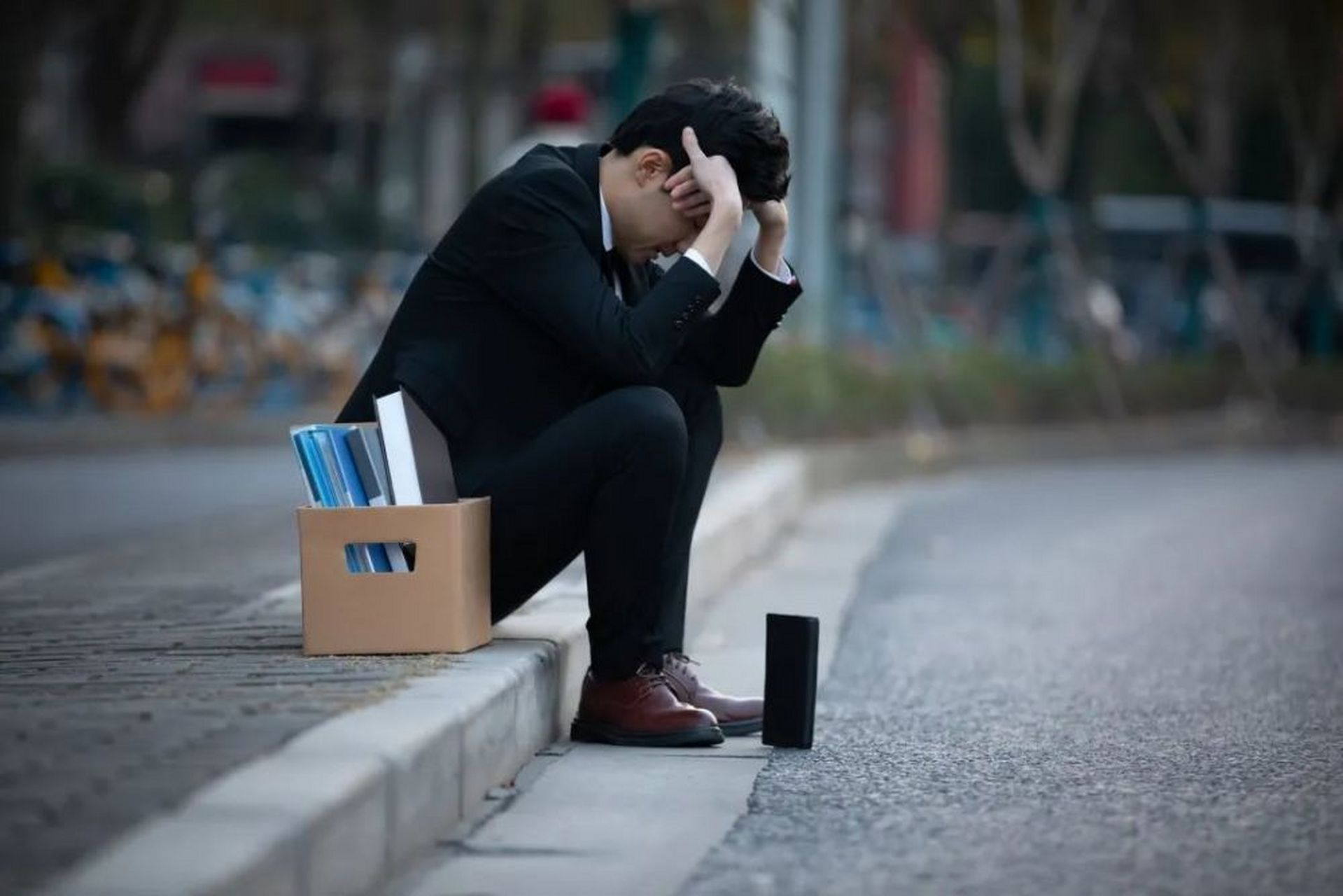 今年春节后大批失业人群涌入城市找工作,结果不仅很多大厂基本不招工