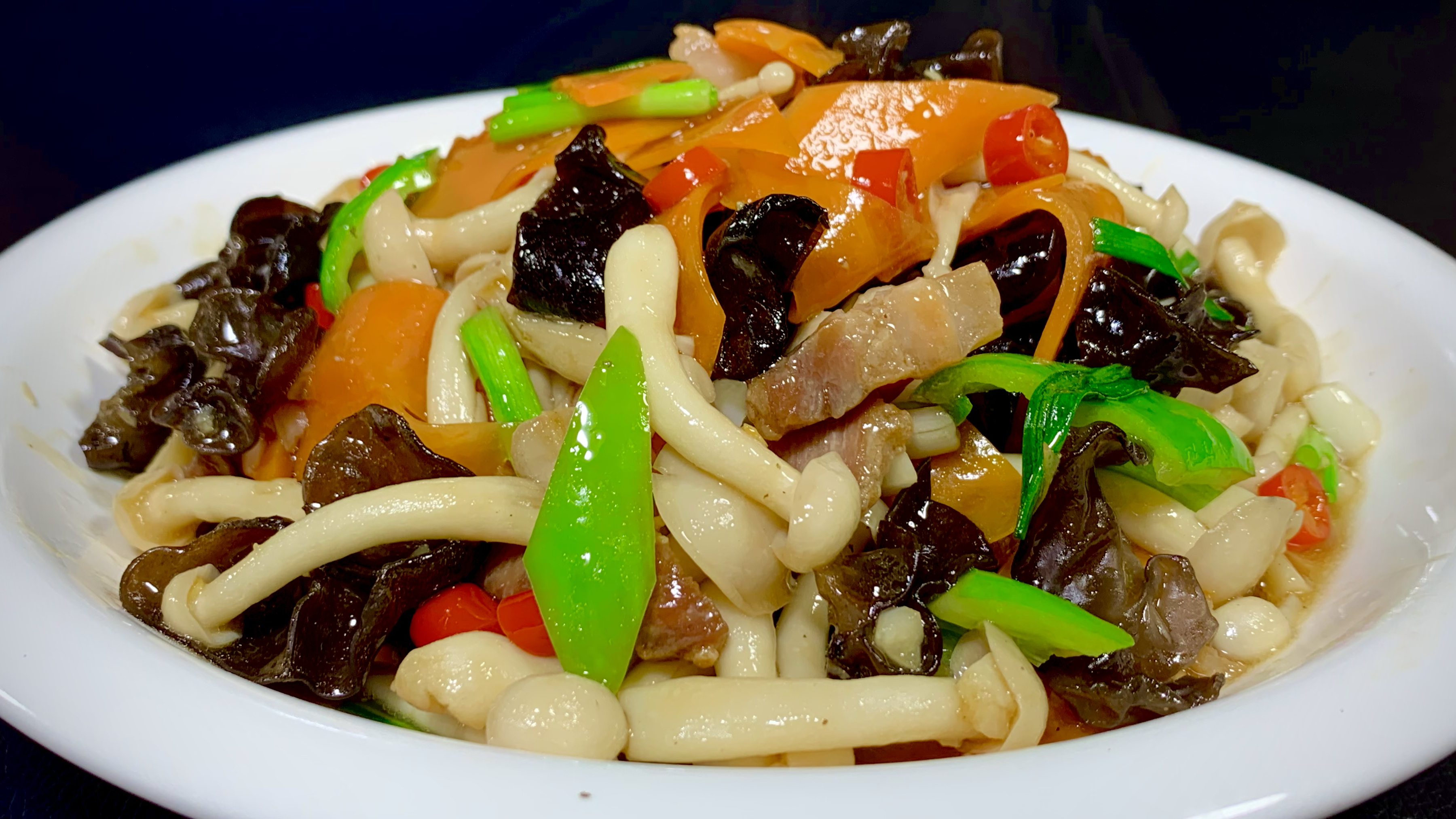 小炒白玉菇这个做法是吃不够,入口鲜香,营养美味,比肉受欢迎