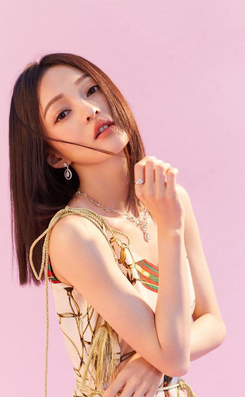 张韶涵奔四了为什么还不结婚? 这问题感觉有两个问题.