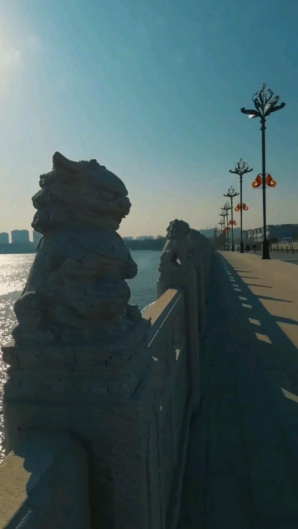 曾经的开封迎宾路如今成了迎宾桥桥上龙头吐水喜迎八方宾客