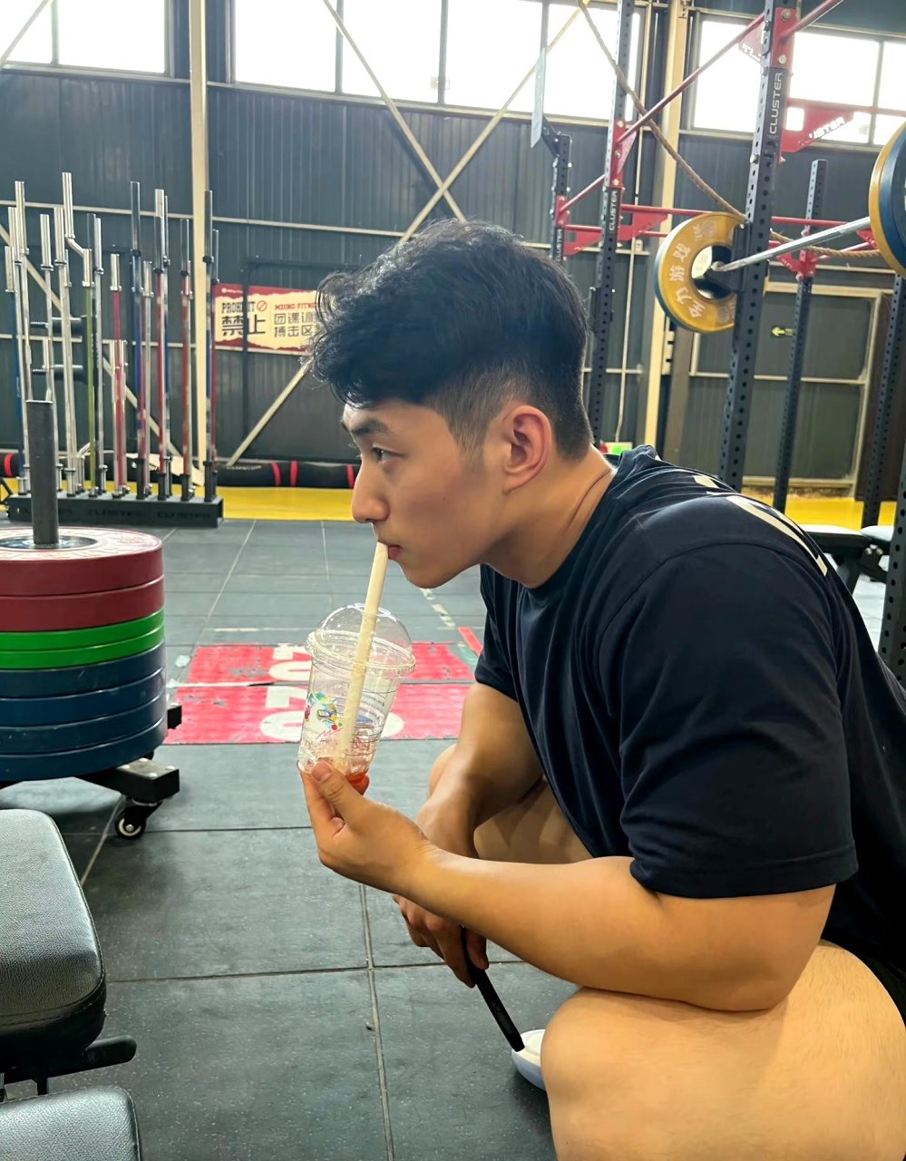 健身房精神小伙,壮壮帅帅的很吸睛#帅哥# #肌肉