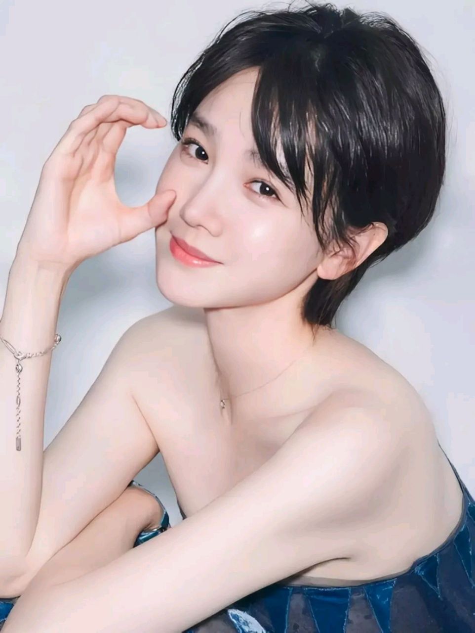 陈小纭(原名陈昀),1989年6月29日出生于吉林省,中国内地影视女演员