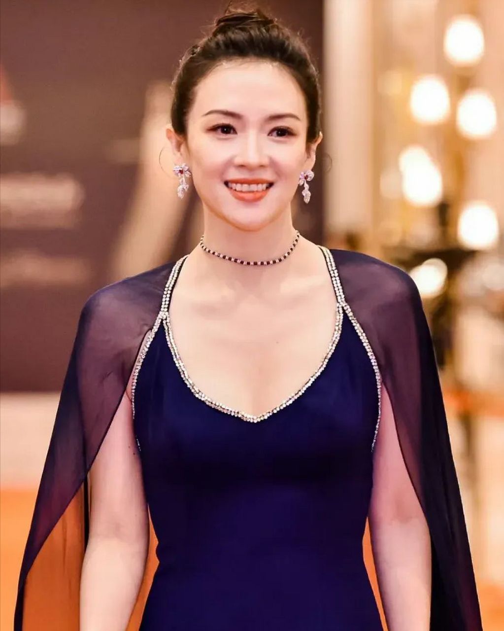 碾汪峰好几条街,如今年过40依旧单身  章子怡的情史很丰富,交往的男友