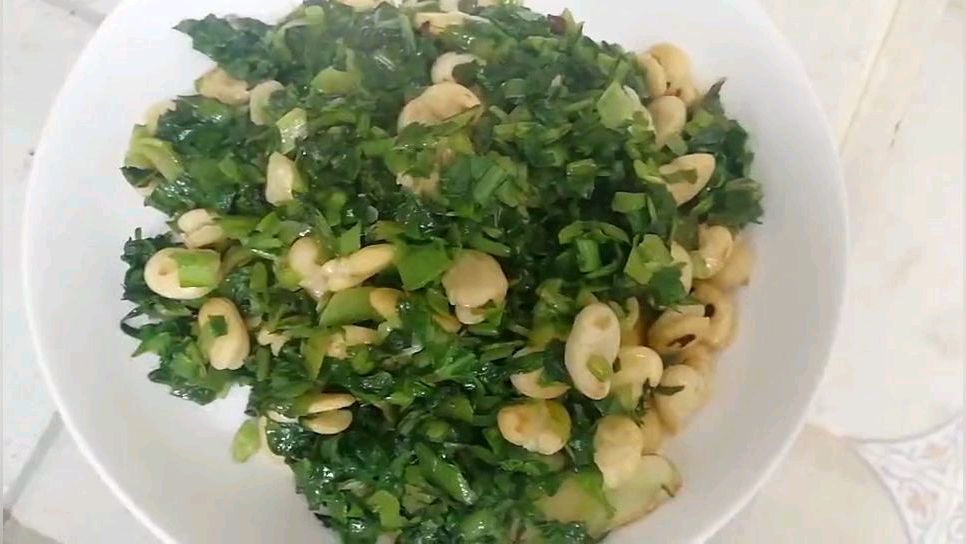 蚕豆炒青菜,一道非常适合早餐的小菜