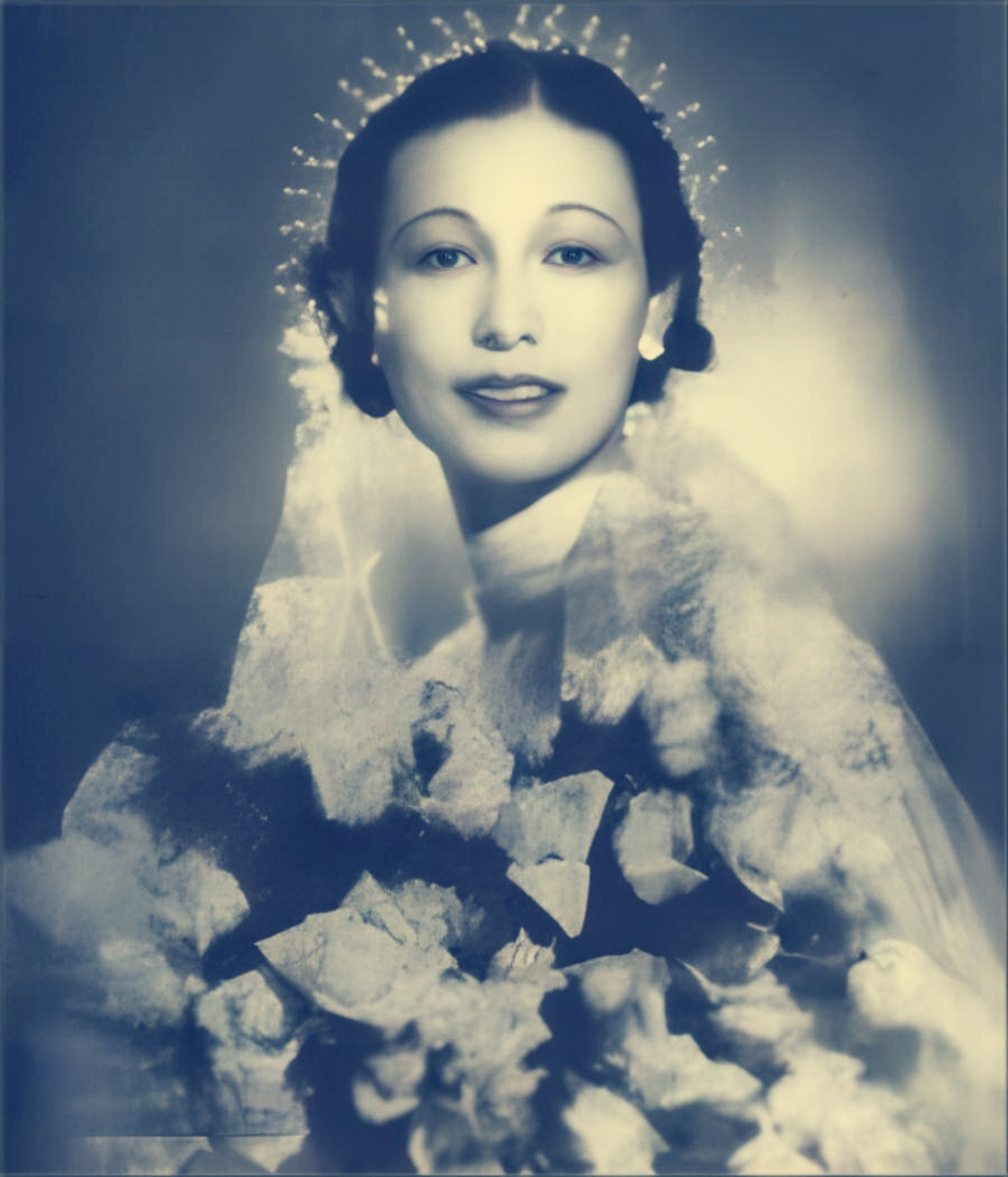 "  郭婉莹生得明眸皓齿,皮肤白里透红.