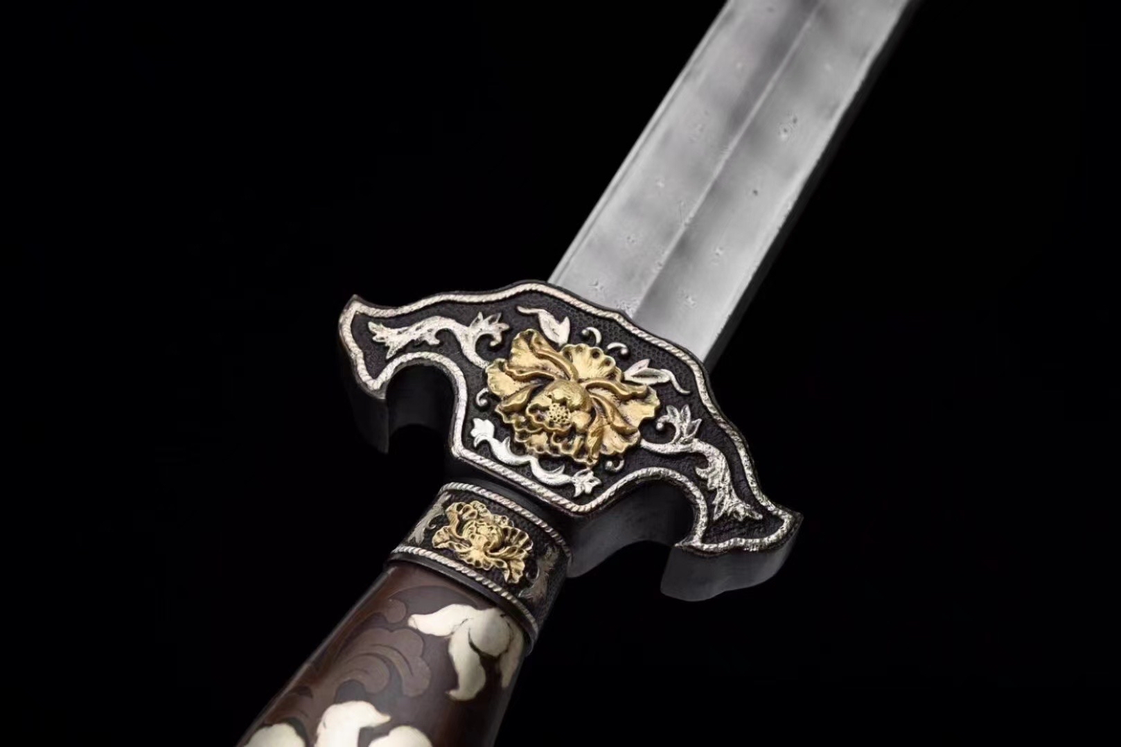 天星铜鞘牡丹剑