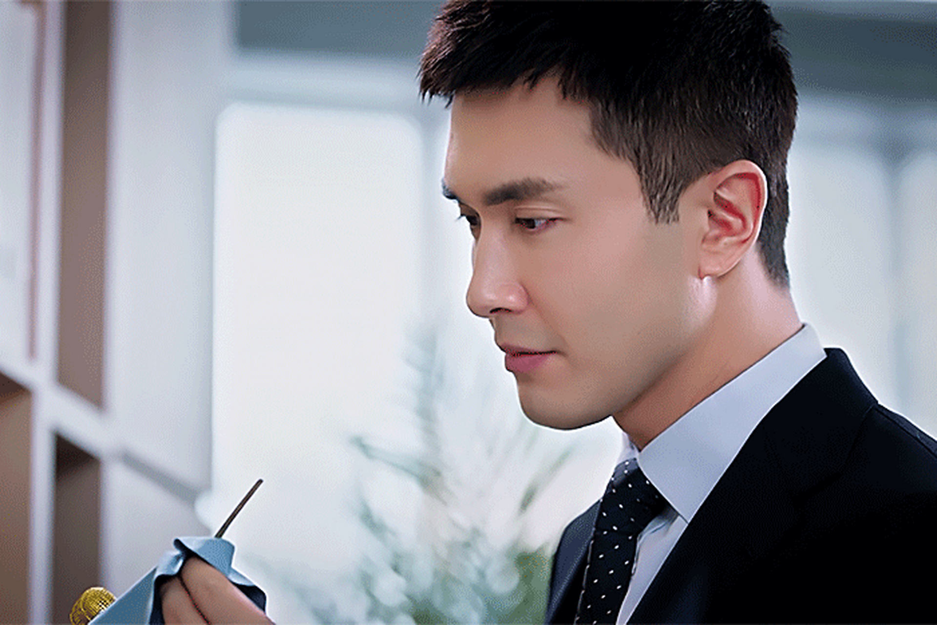 #ai共创计划#  东华帝君"现身高伟光新剧《繁华似锦》,梦幻联动这也太