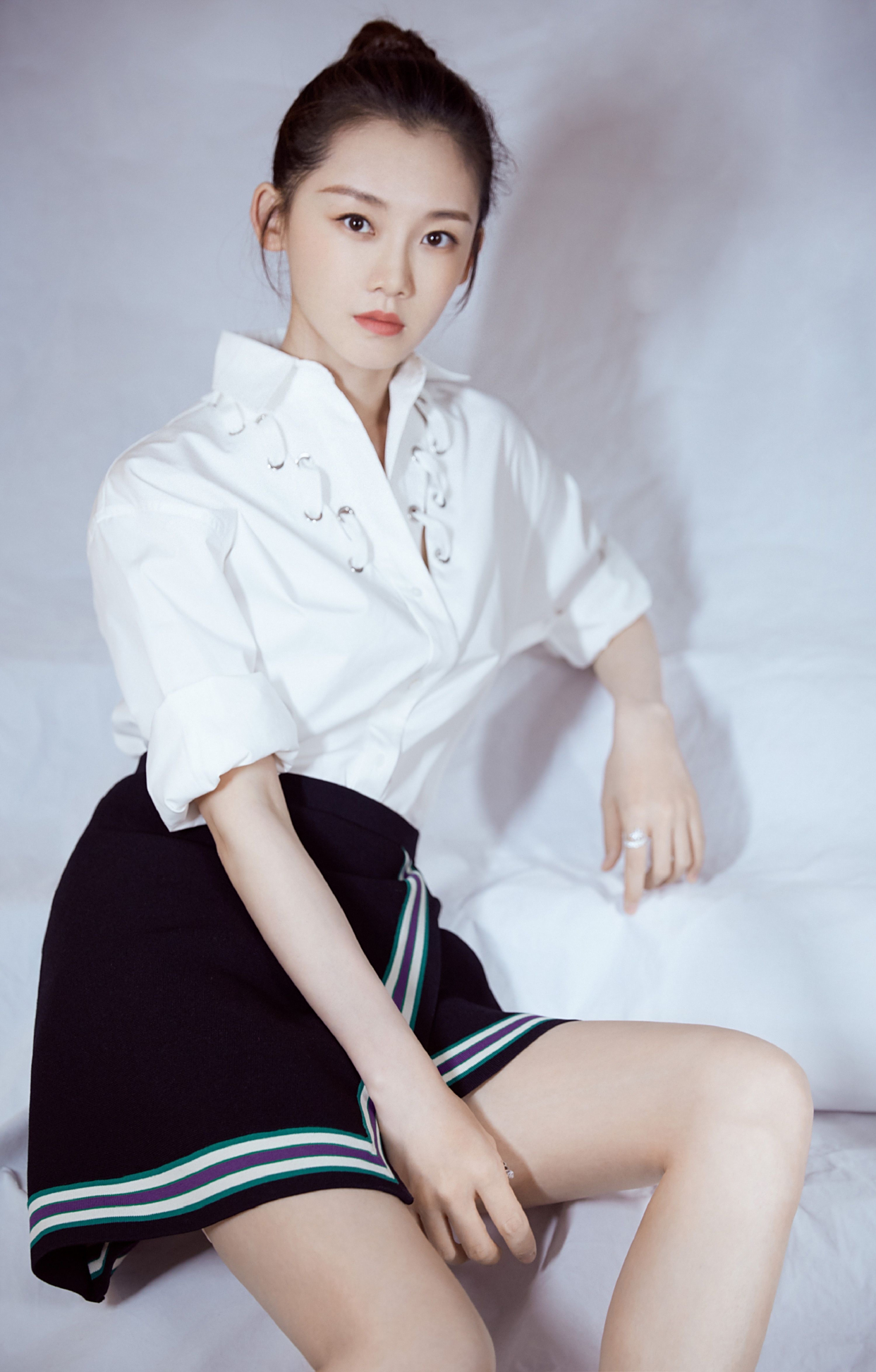 青年演员苗苗:花容月貌,秀丽多姿