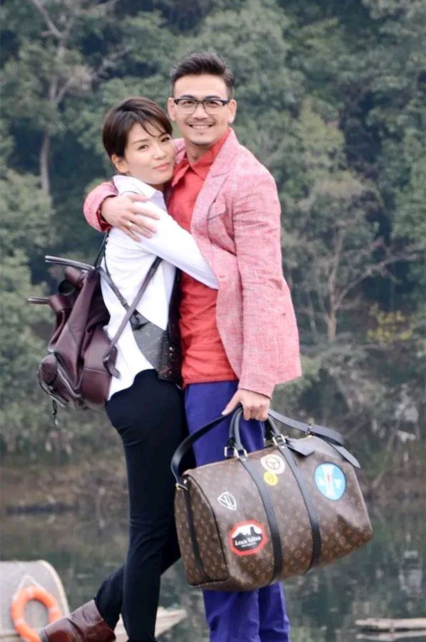 杨烁仅一个举动揭开了两人隐藏多年关系  当年两人合作欢乐颂,在剧中