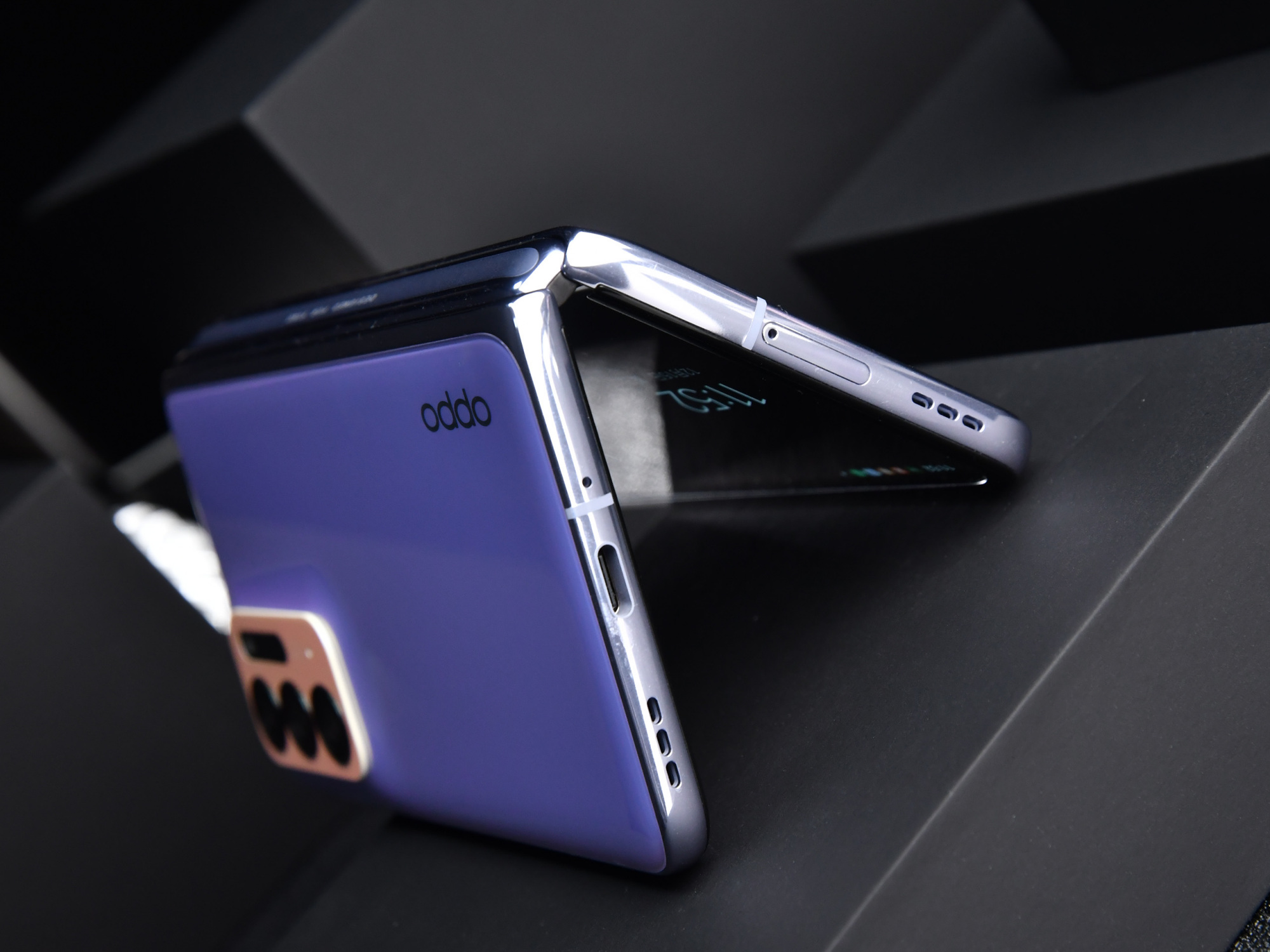 代号"孔雀"惊艳开屏,oppo find n折叠屏手机图赏