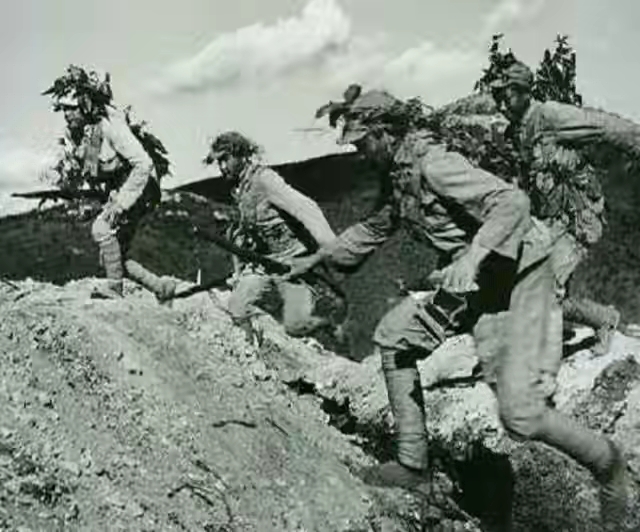 赣西南军区司令员贺晋年遭遇土匪伏击,49军军长钟伟闻讯立即增援