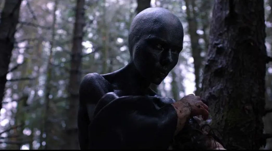 皮囊之下电影讲的是什么?思考人类本质:《皮囊之下》带来的启示