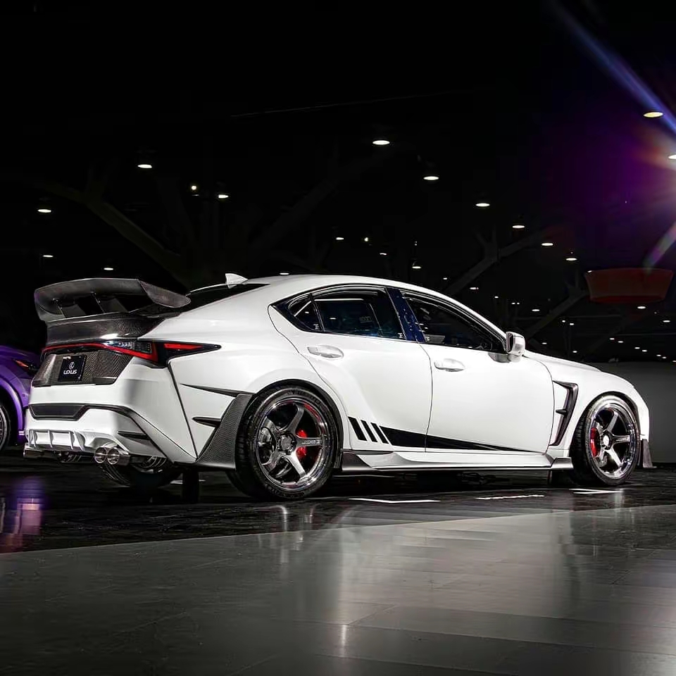 全新雷克萨斯is600曝光,战斗气息爆棚,19寸轮毂 3.5t 碳纤维车身