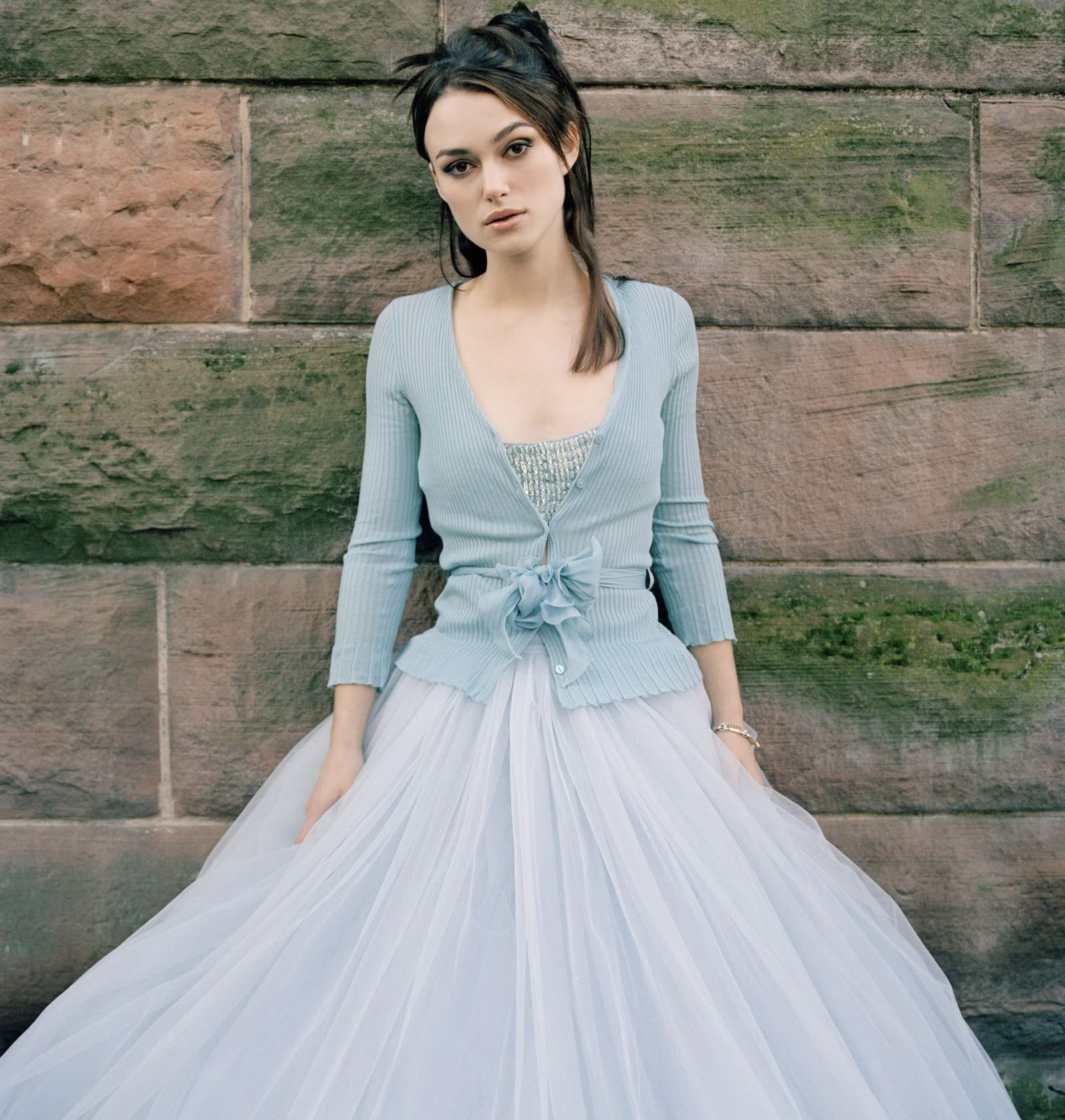 英伦玫瑰凯拉奈特莉性感迷人,气质与魅力共存