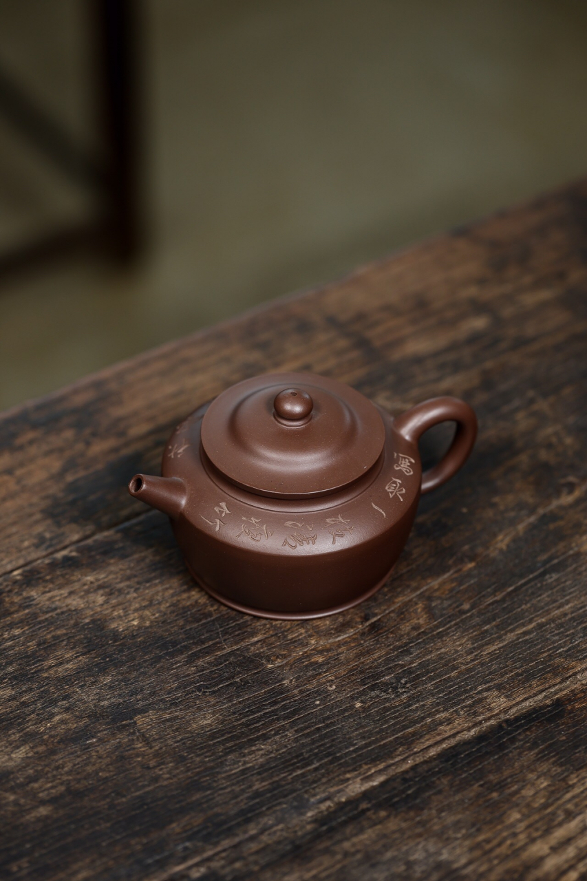 李江全手工制作的渔翁壶.