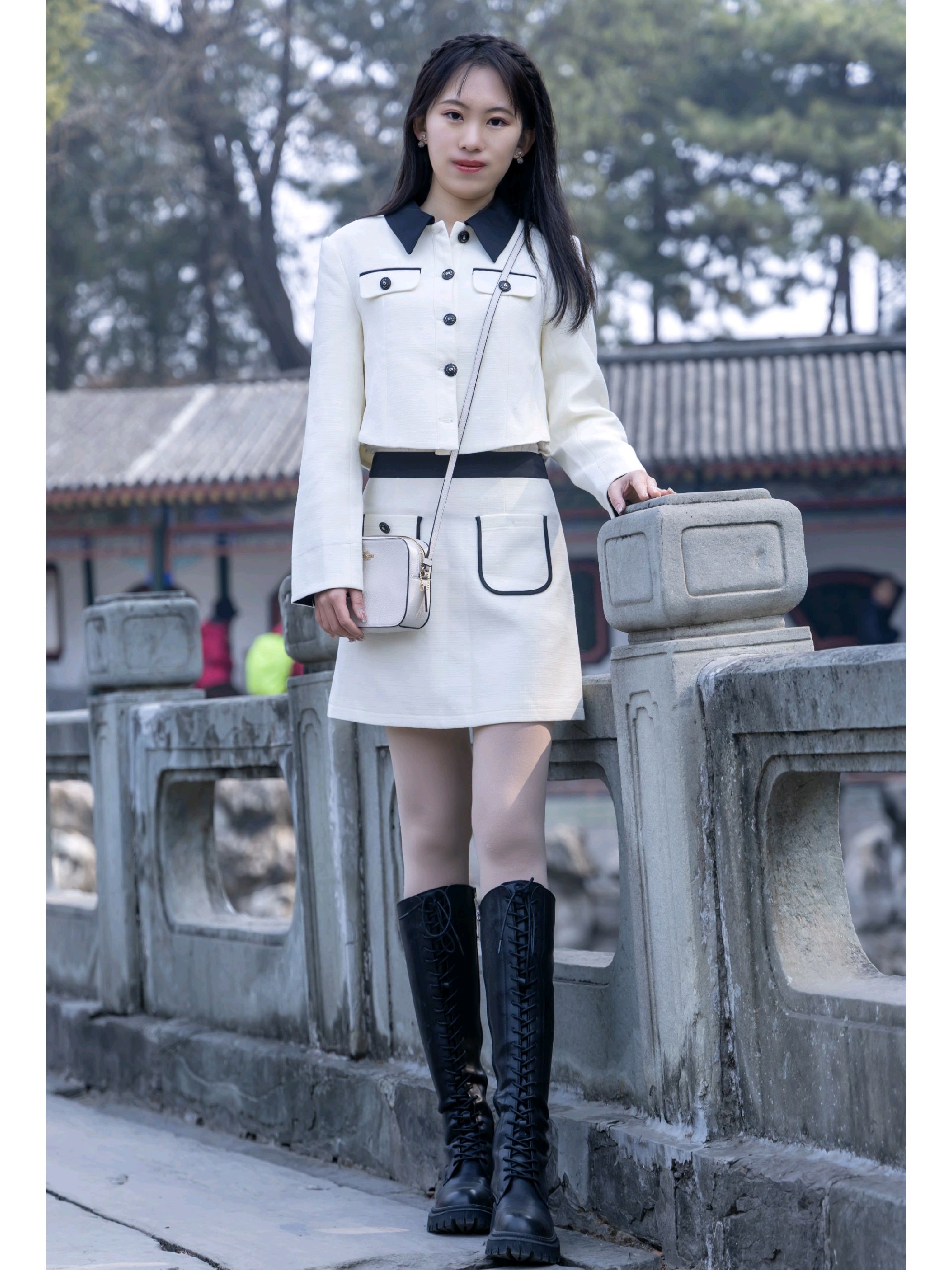 小香风套装搭配肉色连裤袜,女大学生的时尚新穿搭